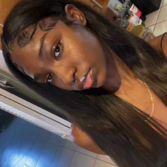 Meet your Posher, Reagan ferguson - Picture 2 of 3